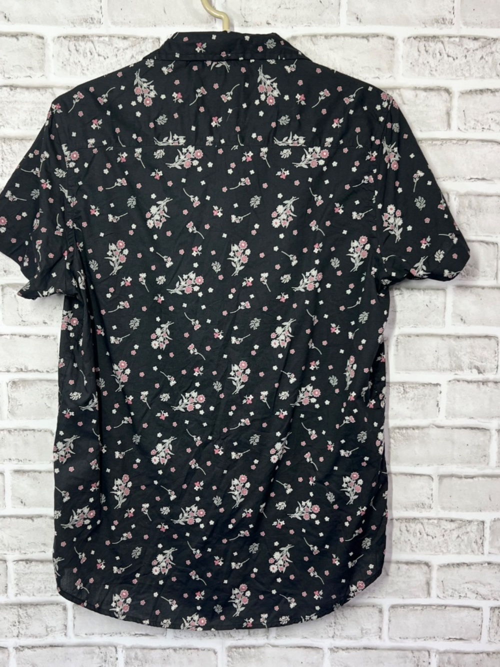 FREE PLANET • NWT Black Floral Short Sleeve Button Down Shirt Size Small - Picture 3 of 6